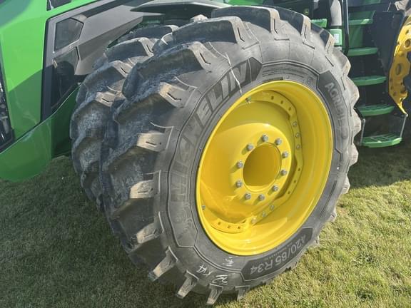 Image of John Deere 8R 310 equipment image 4