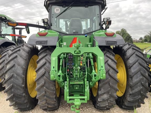 Image of John Deere 8R 310 equipment image 4