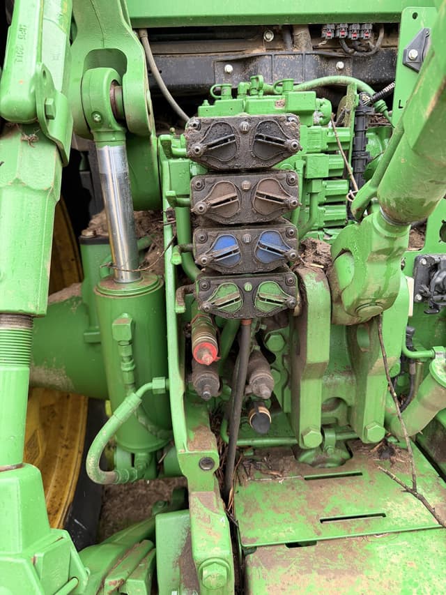 Image of John Deere 8R 310 equipment image 3
