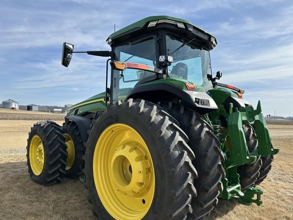 Image of John Deere 8R 310 equipment image 4