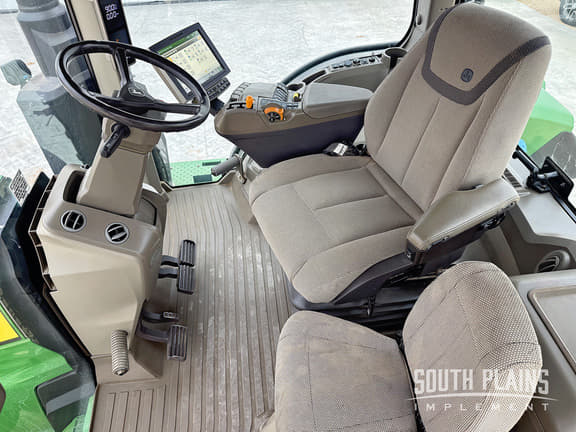 Image of John Deere 8R 310 equipment image 4