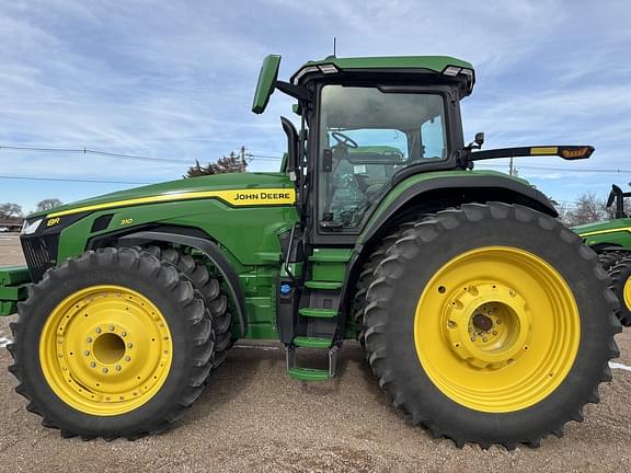 Image of John Deere 8R 310 equipment image 4