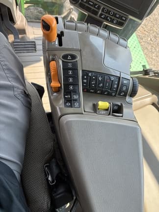 Image of John Deere 8R 310 equipment image 3