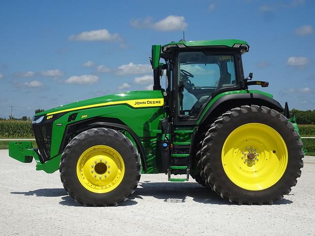 Image of John Deere 8R 310 equipment image 2