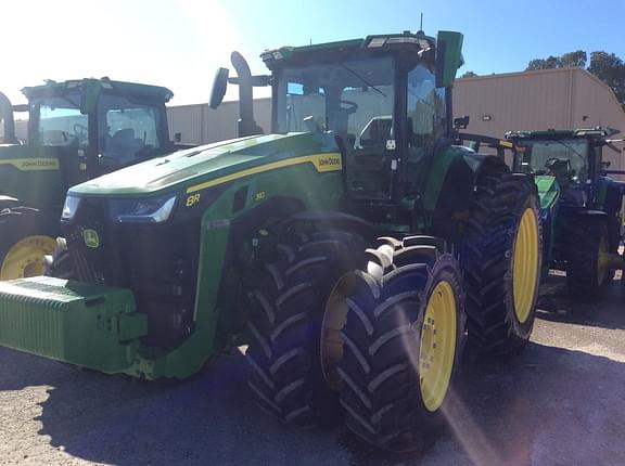 Image of John Deere 8R 310 equipment image 2