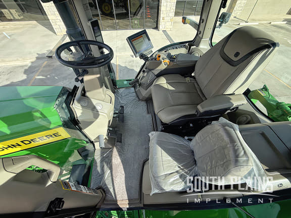 Image of John Deere 8R 310 equipment image 4