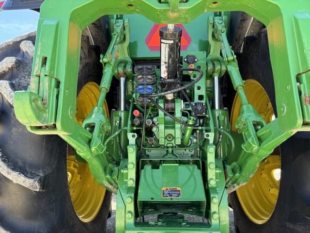 Image of John Deere 8R 310 equipment image 4