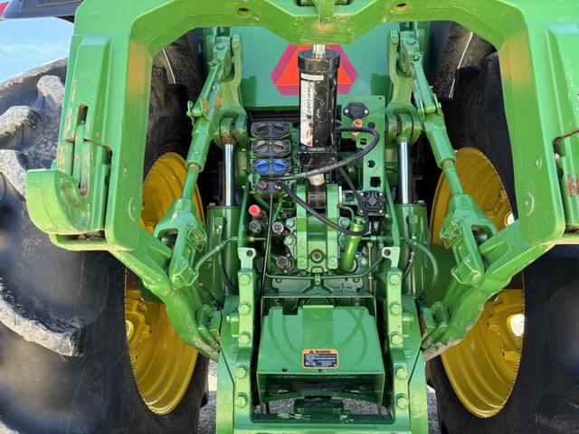Image of John Deere 8R 310 equipment image 4