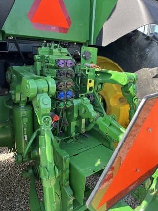Image of John Deere 8R 310 equipment image 4