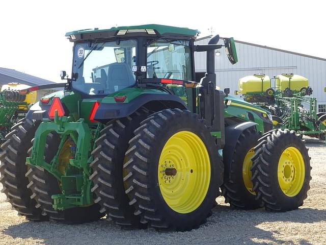 Image of John Deere 8R 310 equipment image 4