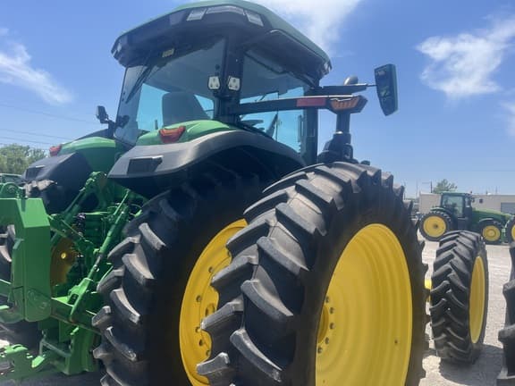 Image of John Deere 8R 310 equipment image 4