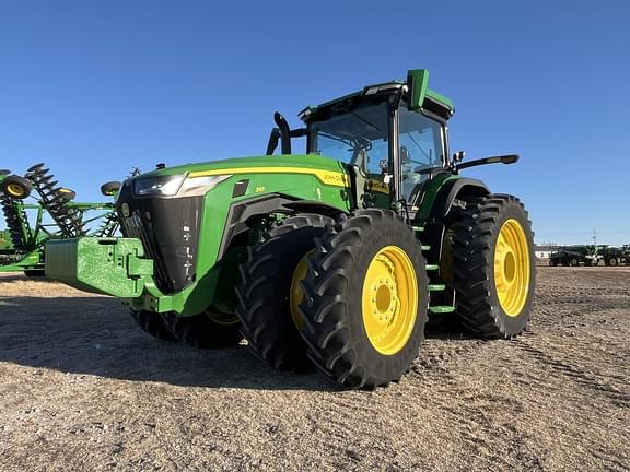 Image of John Deere 8R 310 equipment image 2