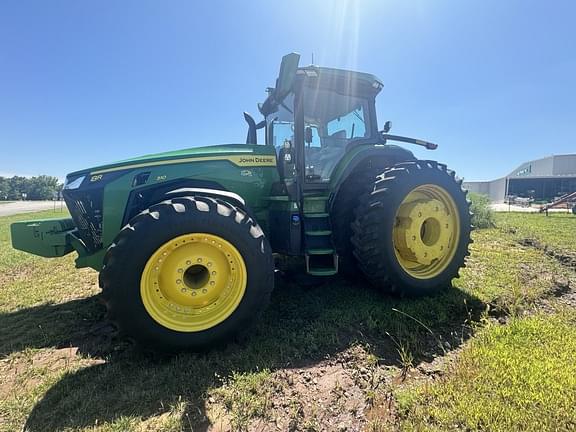 Image of John Deere 8R 310 equipment image 2