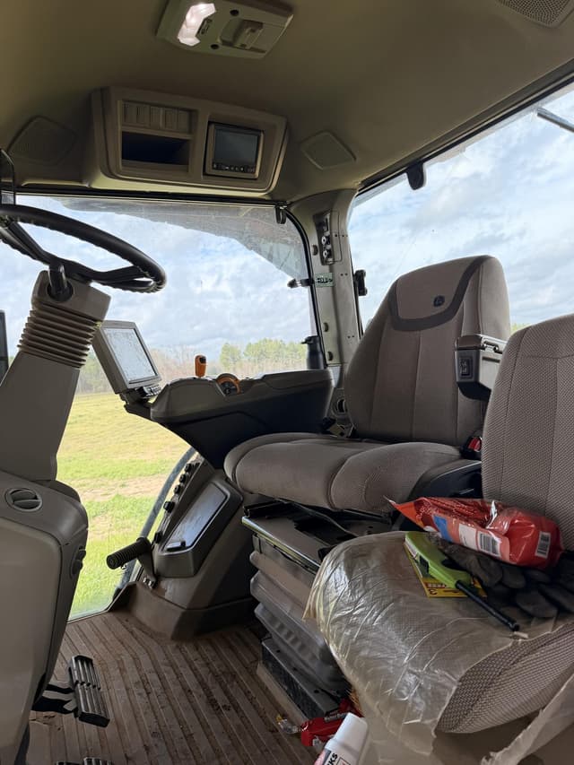 Image of John Deere 8R 310 equipment image 4