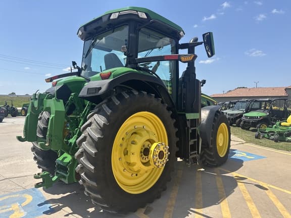 Image of John Deere 8R 310 equipment image 4