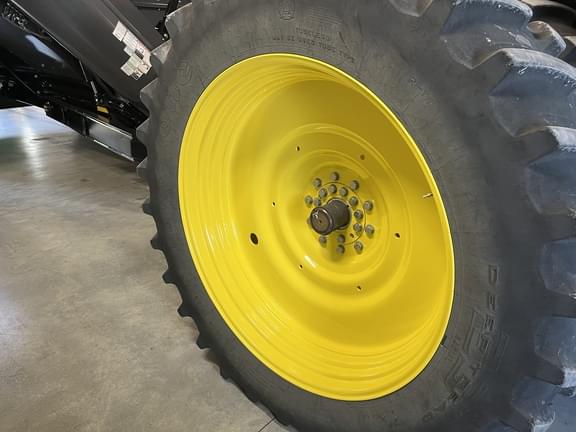 Image of John Deere 8R 310 equipment image 4