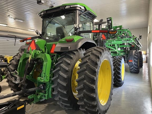 Image of John Deere 8R 310 equipment image 2