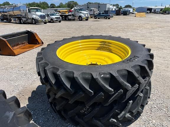 Image of John Deere 8R 310 equipment image 4