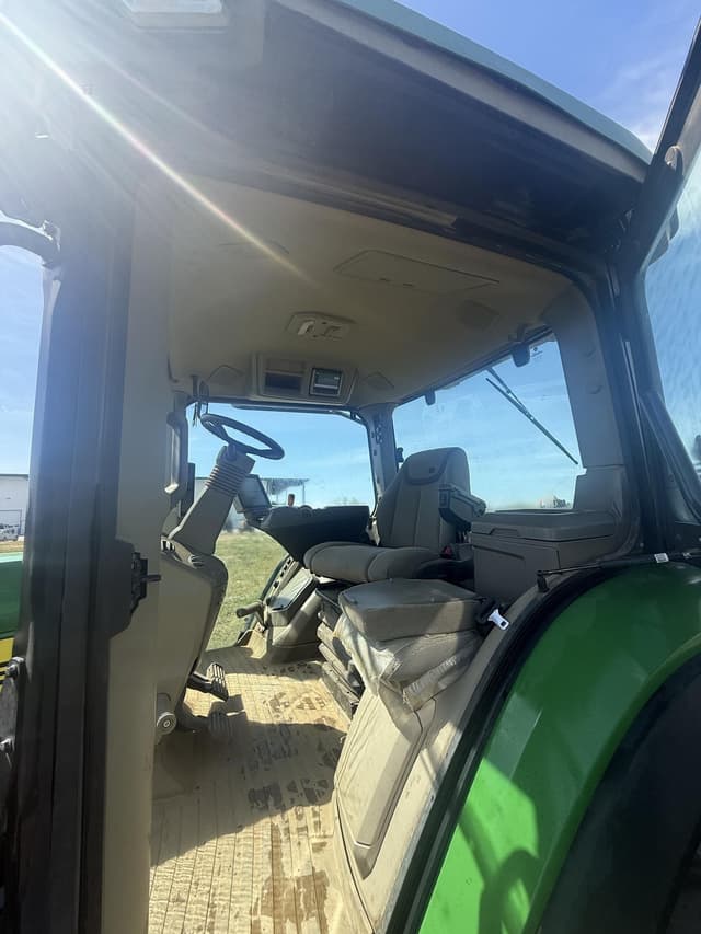 Image of John Deere 8R 310 equipment image 4