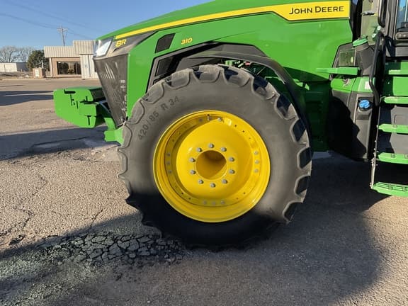 Image of John Deere 8R 310 equipment image 2