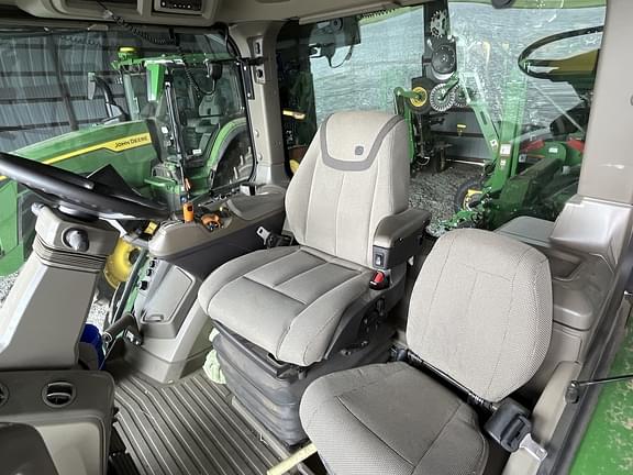 Image of John Deere 8R 310 equipment image 4