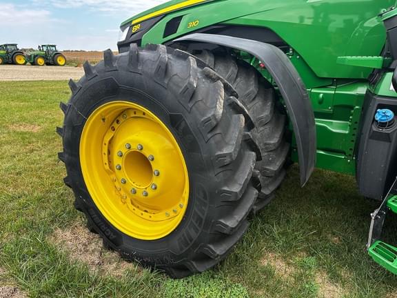 Image of John Deere 8R 310 equipment image 2