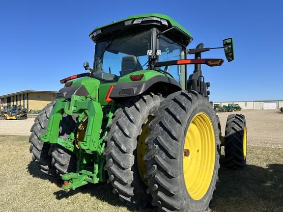 Image of John Deere 8R 310 equipment image 2