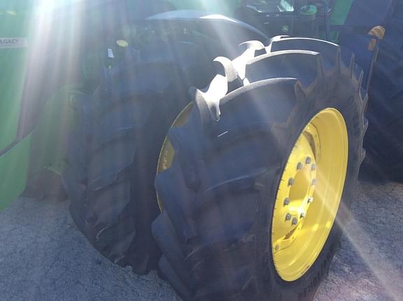 Image of John Deere 8R 310 equipment image 4