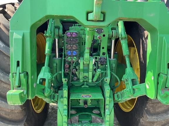 Image of John Deere 8R 310 equipment image 2