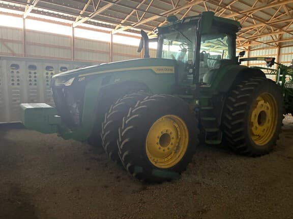 Image of John Deere 8R 310 equipment image 2