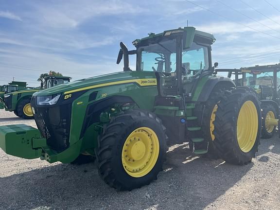 Image of John Deere 8R 310 equipment image 2