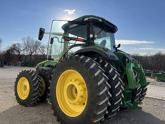 Image of John Deere 8R 310 equipment image 4