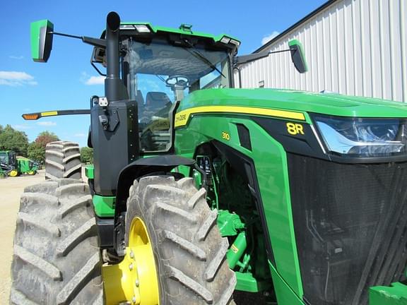 Image of John Deere 8R 310 equipment image 4