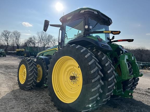Image of John Deere 8R 310 equipment image 2