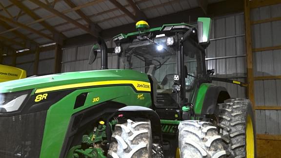 Image of John Deere 8R 310 equipment image 3