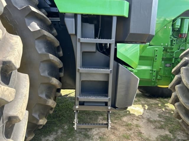Image of John Deere 8R 310 equipment image 4