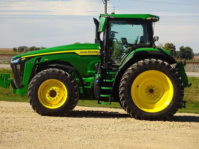 Image of John Deere 8R 310 equipment image 3