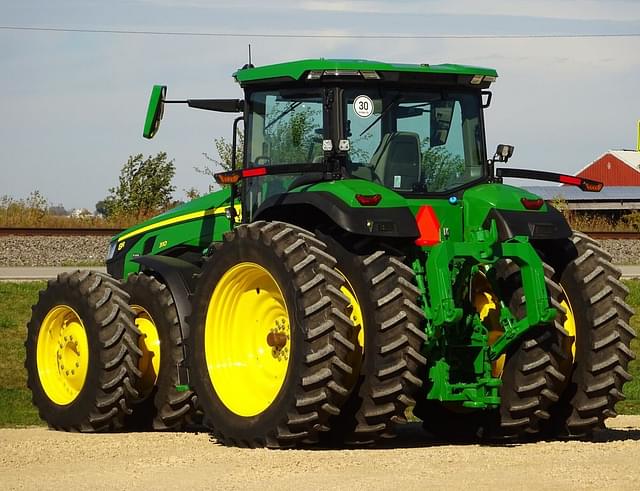 Image of John Deere 8R 310 equipment image 4