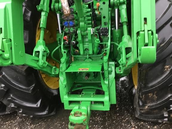 Image of John Deere 8R 310 equipment image 3