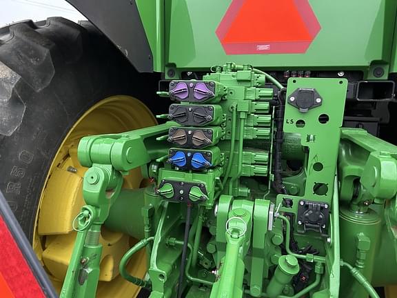 Image of John Deere 8R 310 equipment image 2