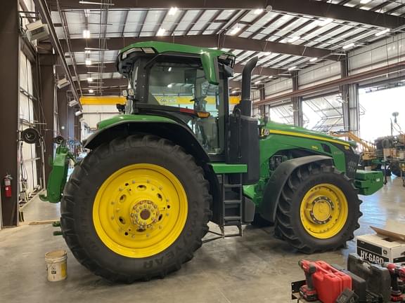 Image of John Deere 8R 310 equipment image 4
