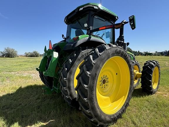 Image of John Deere 8R 310 equipment image 2