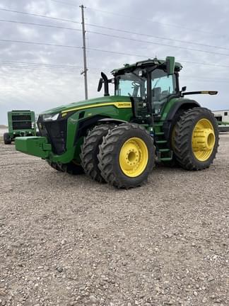 Image of John Deere 8R 310 equipment image 2