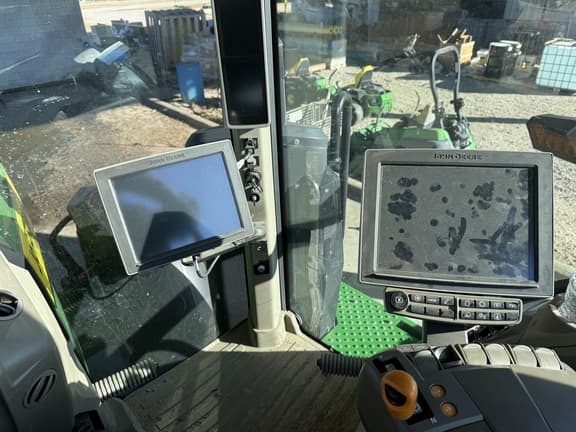 Image of John Deere 8R 310 equipment image 4