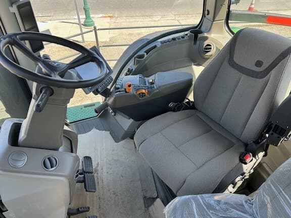 Image of John Deere 8R 310 equipment image 4