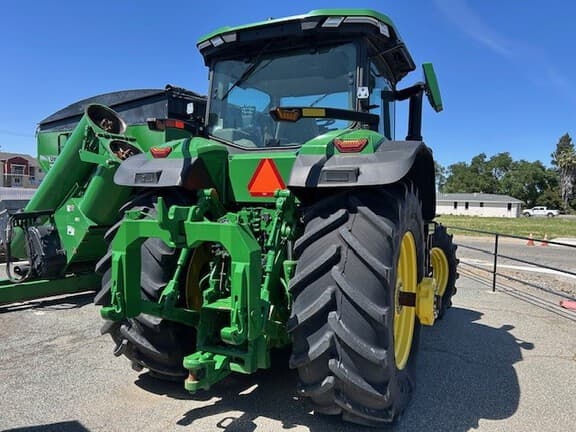 Image of John Deere 8R 310 equipment image 2