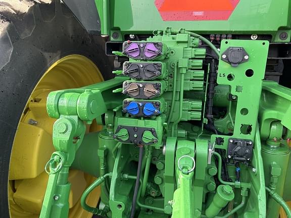 Image of John Deere 8R 310 equipment image 2