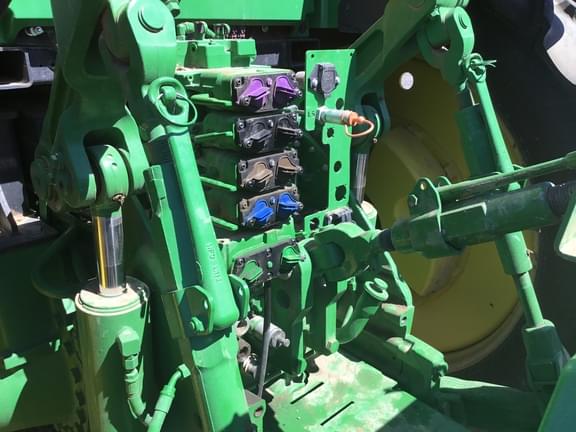 Image of John Deere 8R 310 equipment image 2