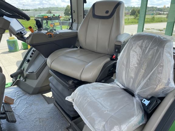 Image of John Deere 8R 310 equipment image 3