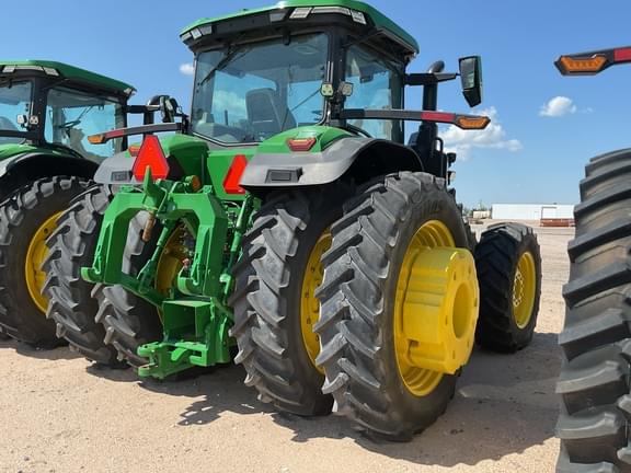 Image of John Deere 8R 310 equipment image 4
